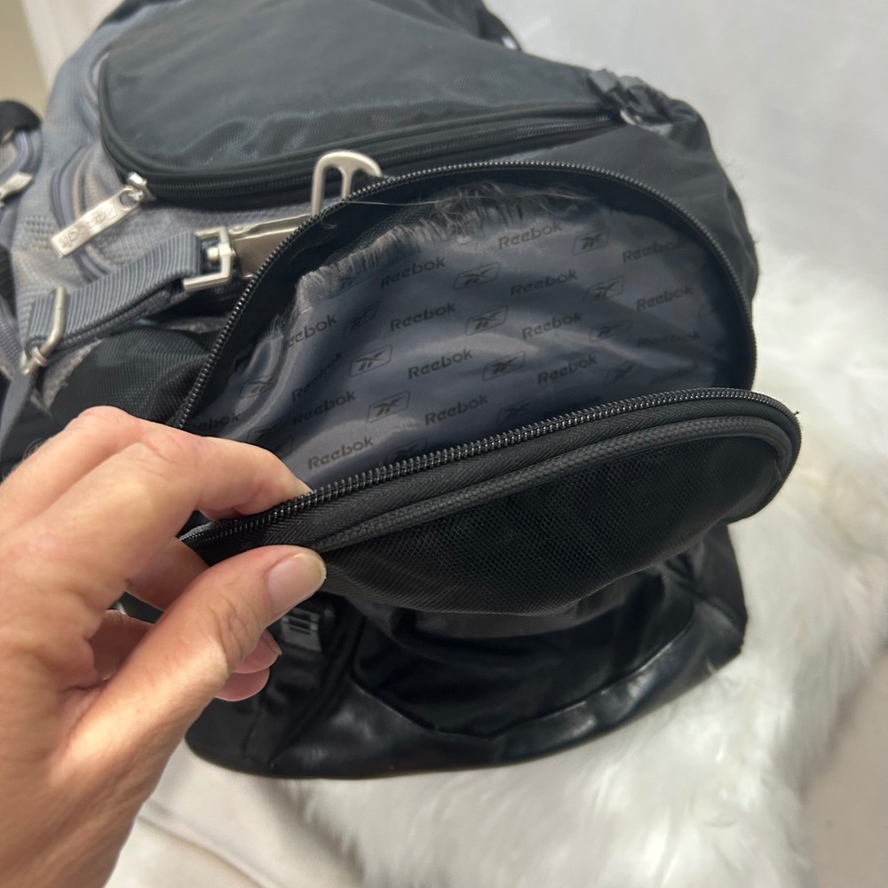 Reebok Duffle Bag Black and Gray Gym Travel Carry On with Shoulder Strap - Picture 5 of 8
